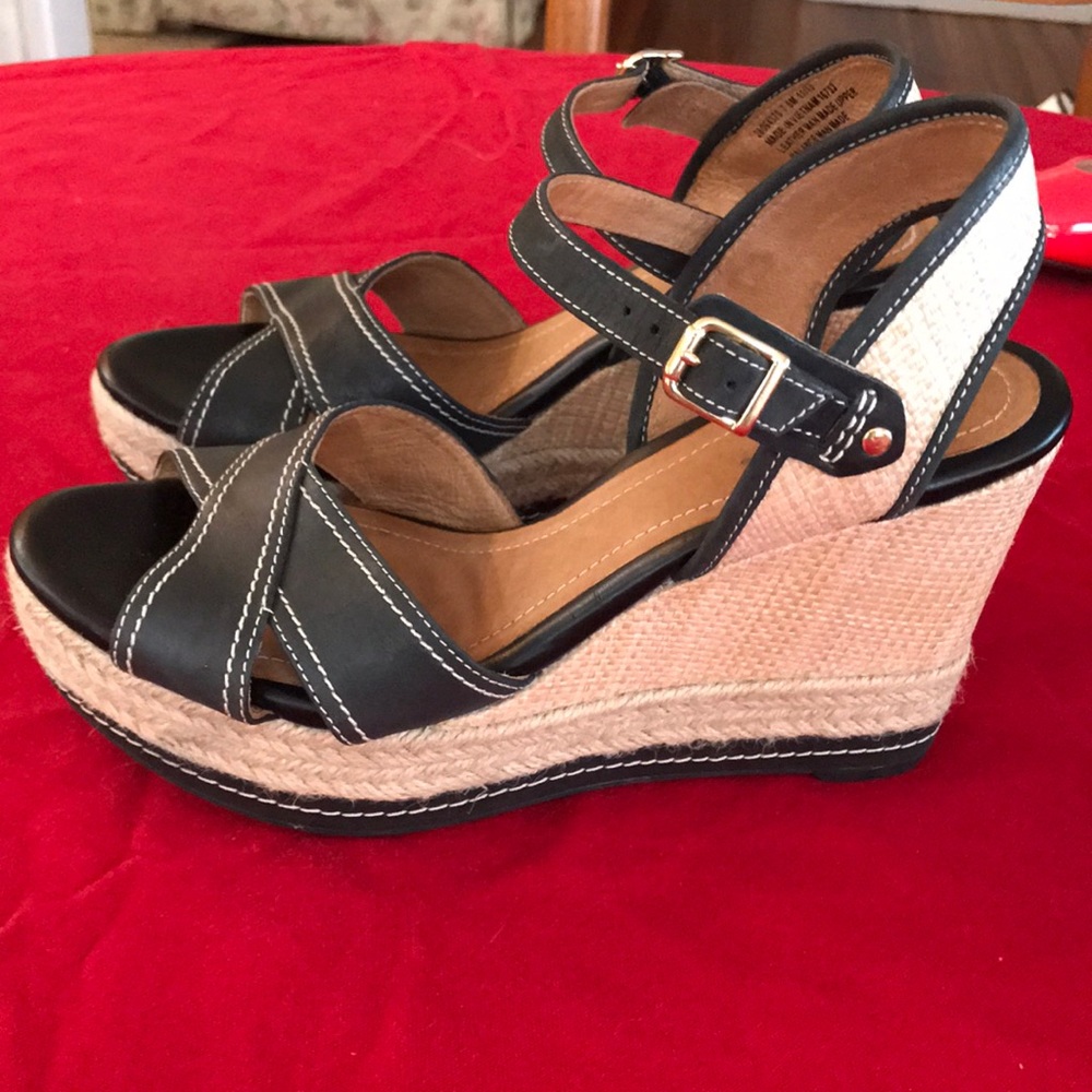 Clark’s indigo black leather platform sandel